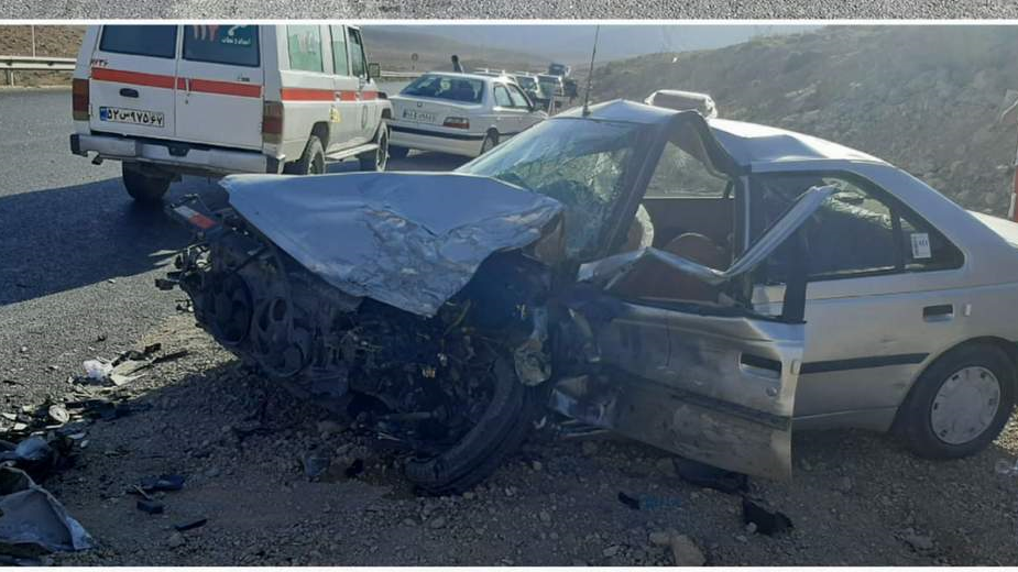 امدادرسانی نجاتگران اصفهانی به حادثه برخورد پژو ۴۰۵ و روآ در محور مبارکه به مجلسی