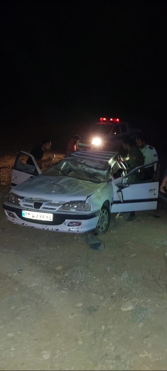  امدادرسانی نجاتگران هلال احمر به حادثه واژگونی خودرو  پژوپارس در محور تیران به داران