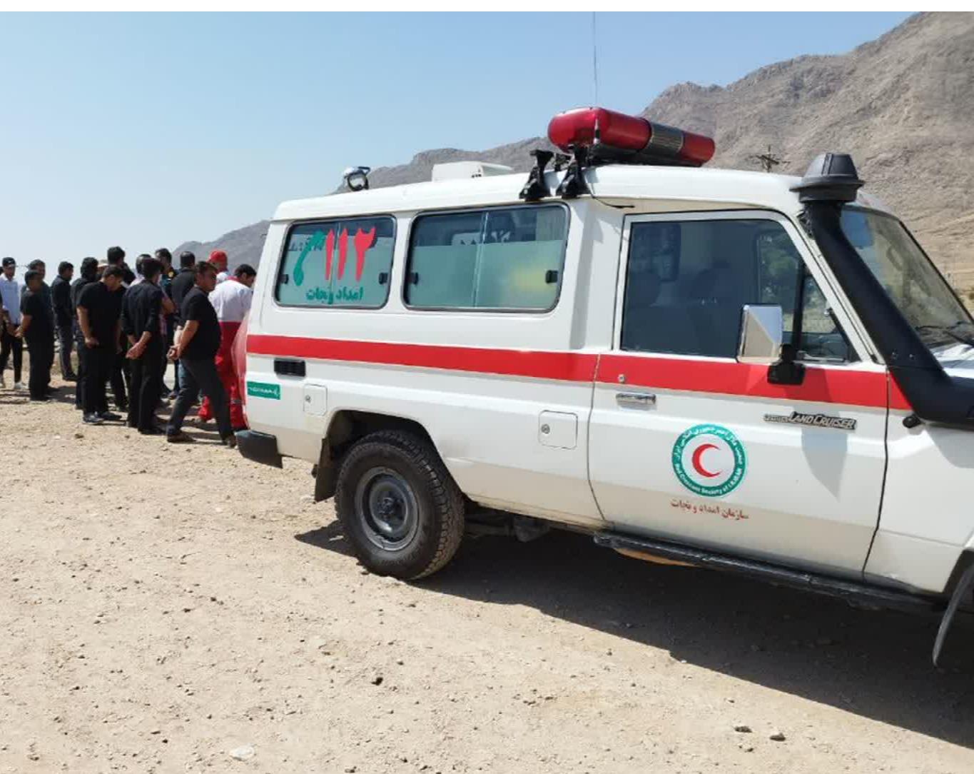 انتقال بیمار ۴۰ ساله از منطقه صعب‌العبور "وش" نطنز با تلاش نجاتگران جمعیت هلال احمر بادرود