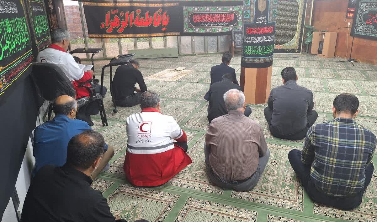 برگزاری مراسم عزاداری دهه اول محرم و قرائت زیارت عاشورا در ستاد جمعیت هلال احمر استان اصفهان